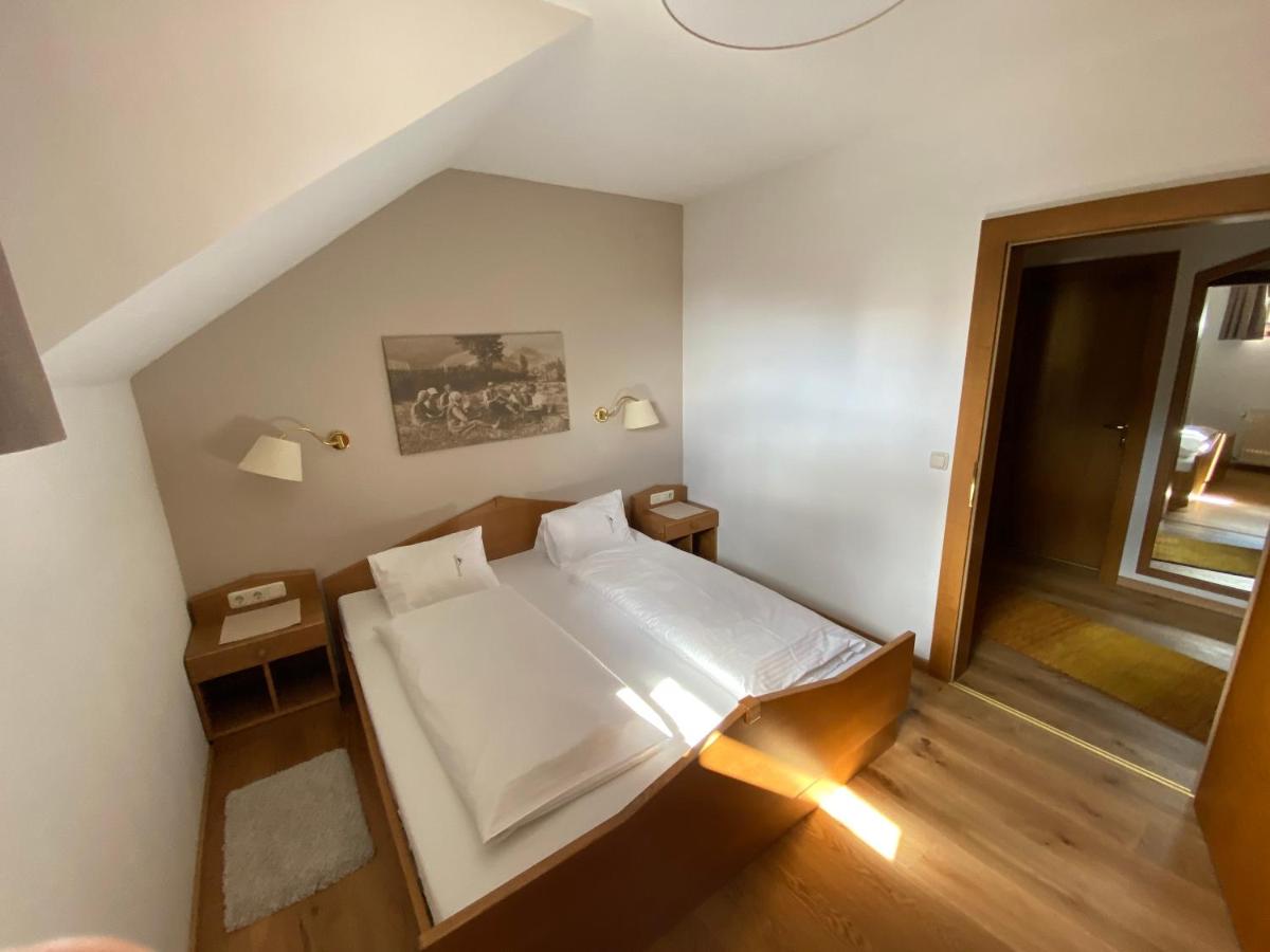 Apartamento Clásico de 2 dormitorios con balcón - C