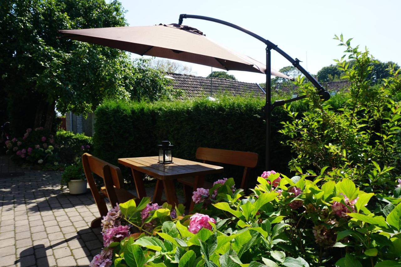 One-room apartment with private inner-yard - Bed and Breakfast Juodkrantė
