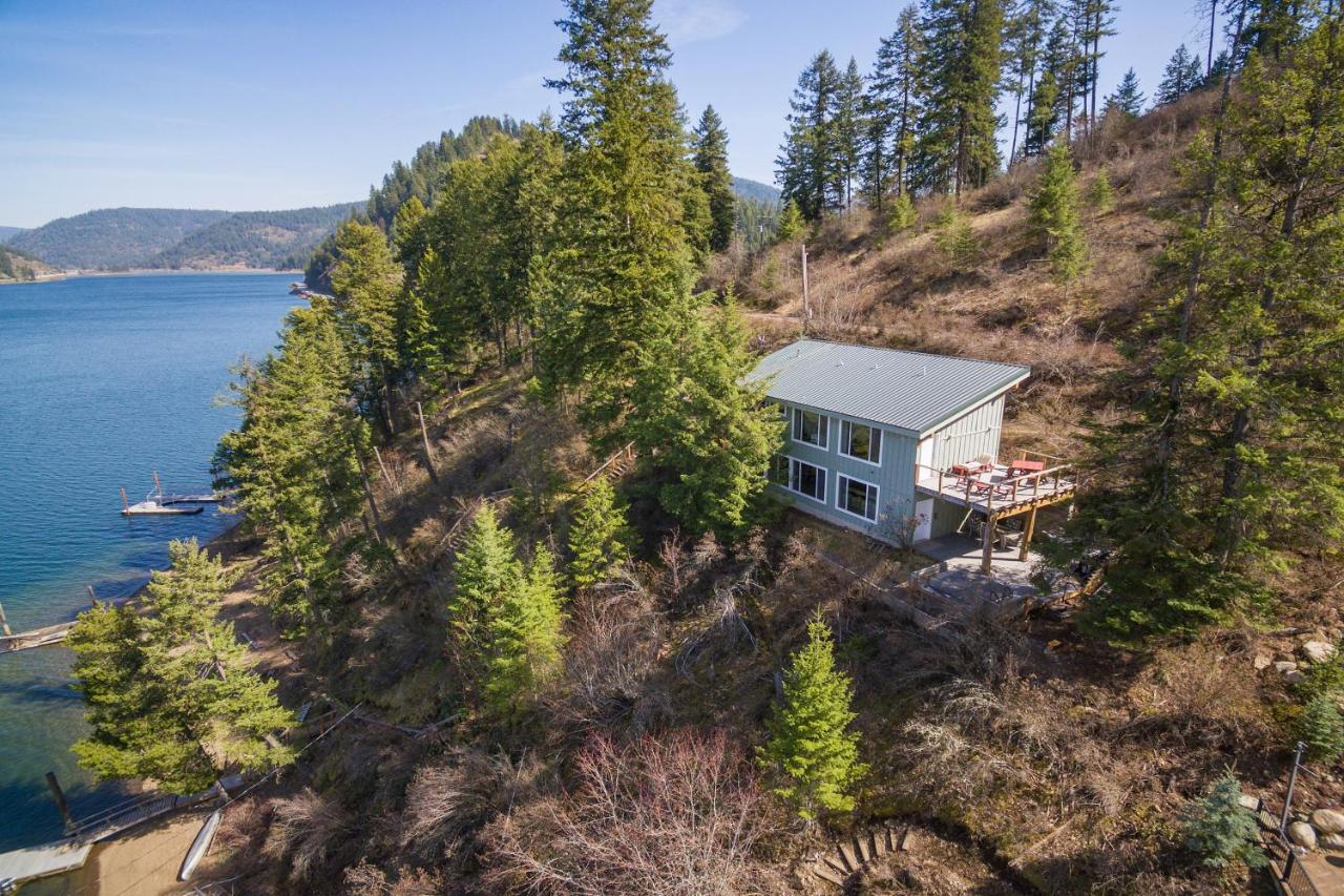 Two Lakefront Homes - Main Home & Private Floating Home - B&B