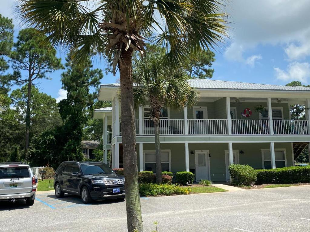 Condo w Pool near beaches, dining, shopping, etc - Bed and Breakfast