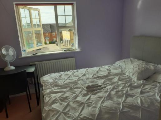 B&B Hendon - Double Room in Honiton House - Bed and Breakfast Hendon