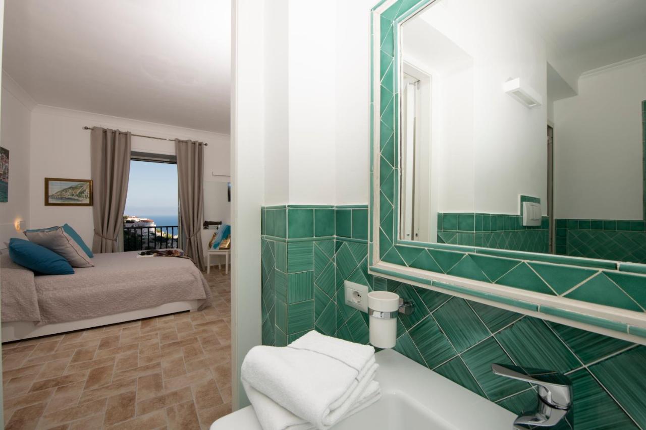 Habitación Doble Deluxe con balcón y vistas al mar