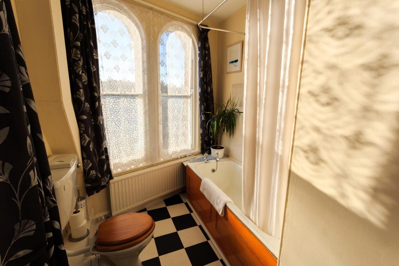 Single with Private Bathroom and River View