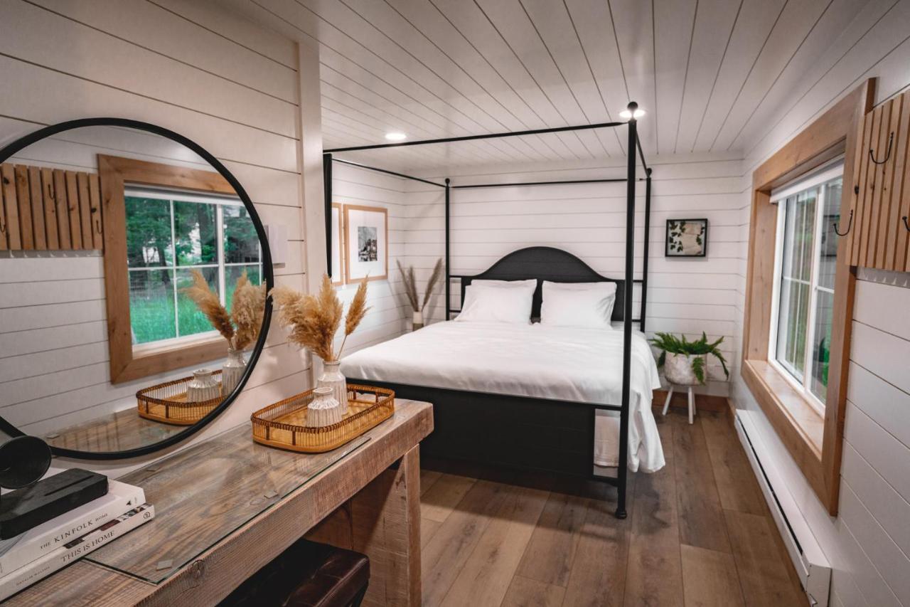 Habitación con cama extragrande.