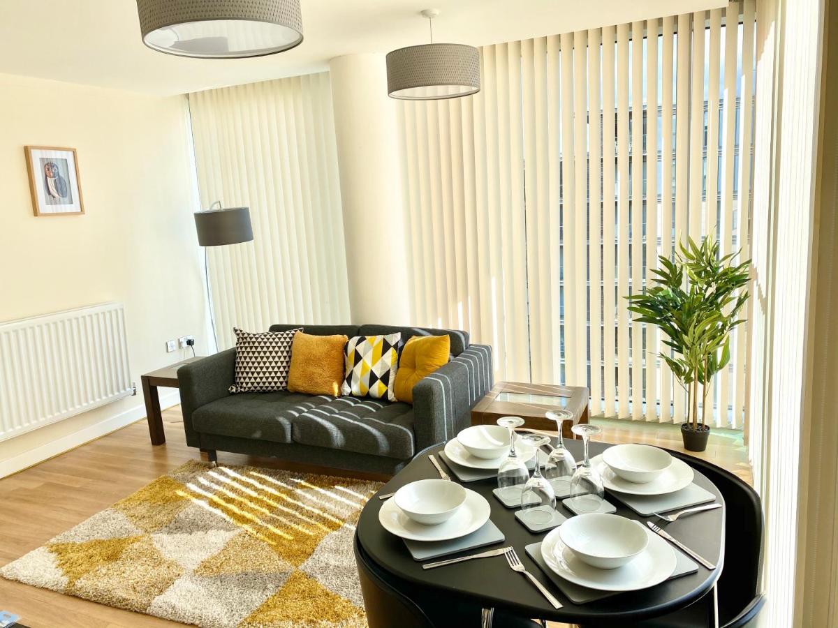 B&B Milton Keynes - Smartrips Apartments - The Hub - Bed and Breakfast Milton Keynes