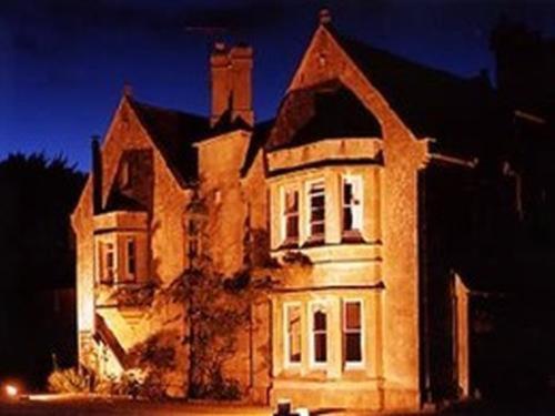 Burcombe Manor - Bed and Breakfast