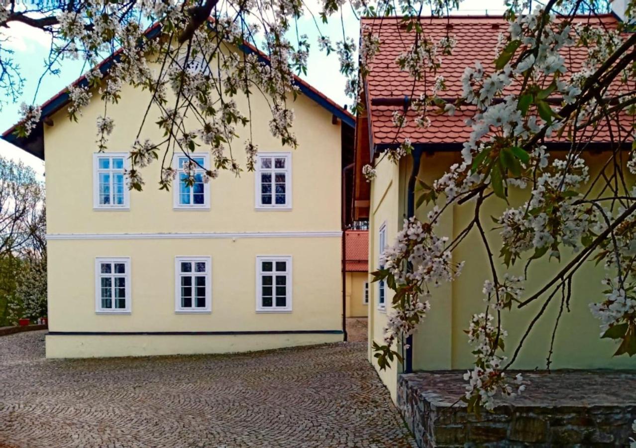 Lovecký zámeček pod Milešovkou - Chambres d’hôtes Teplice