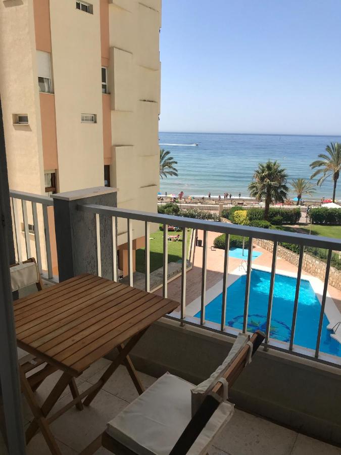 Neptuno Beachfront Apartments - Bed and Breakfast Marbella