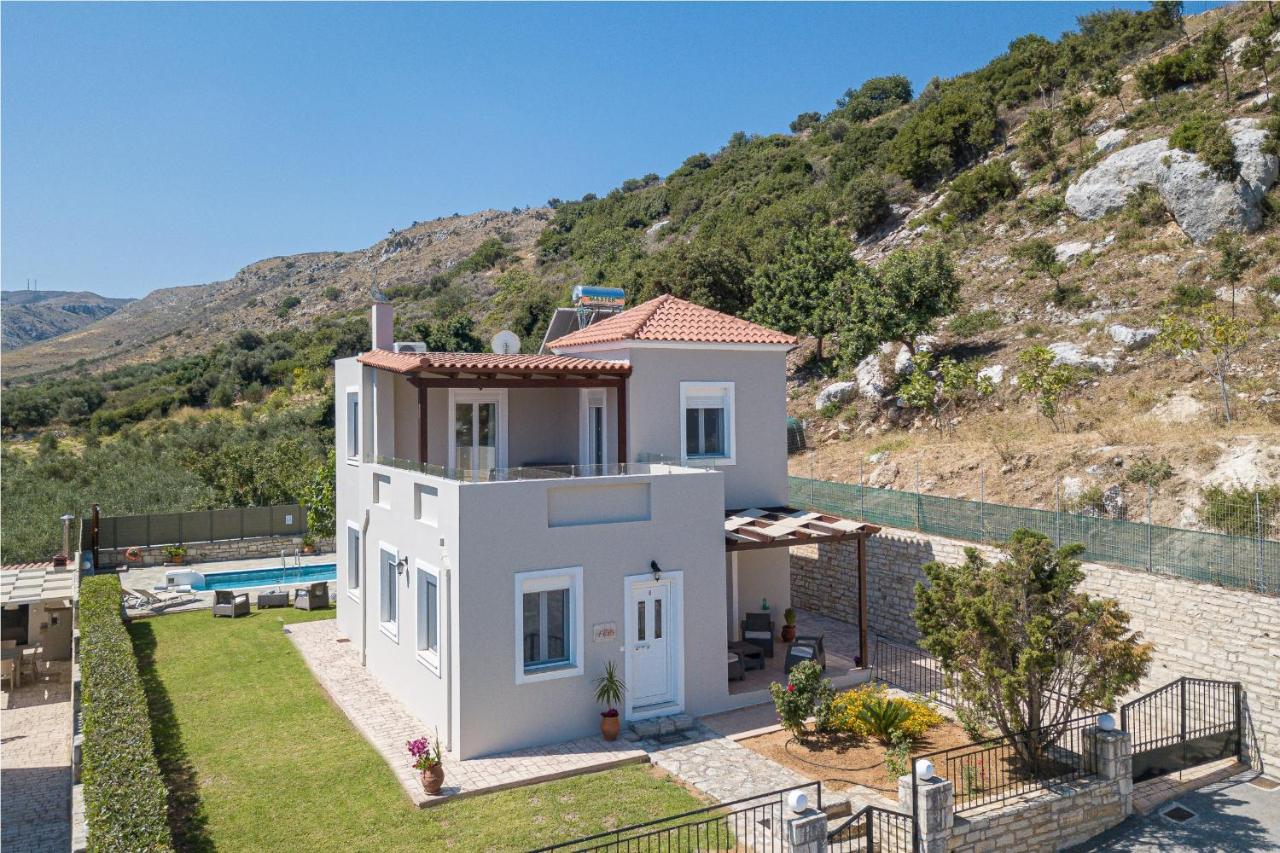 Three-Bedroom Villa with Private Pool - Ivi