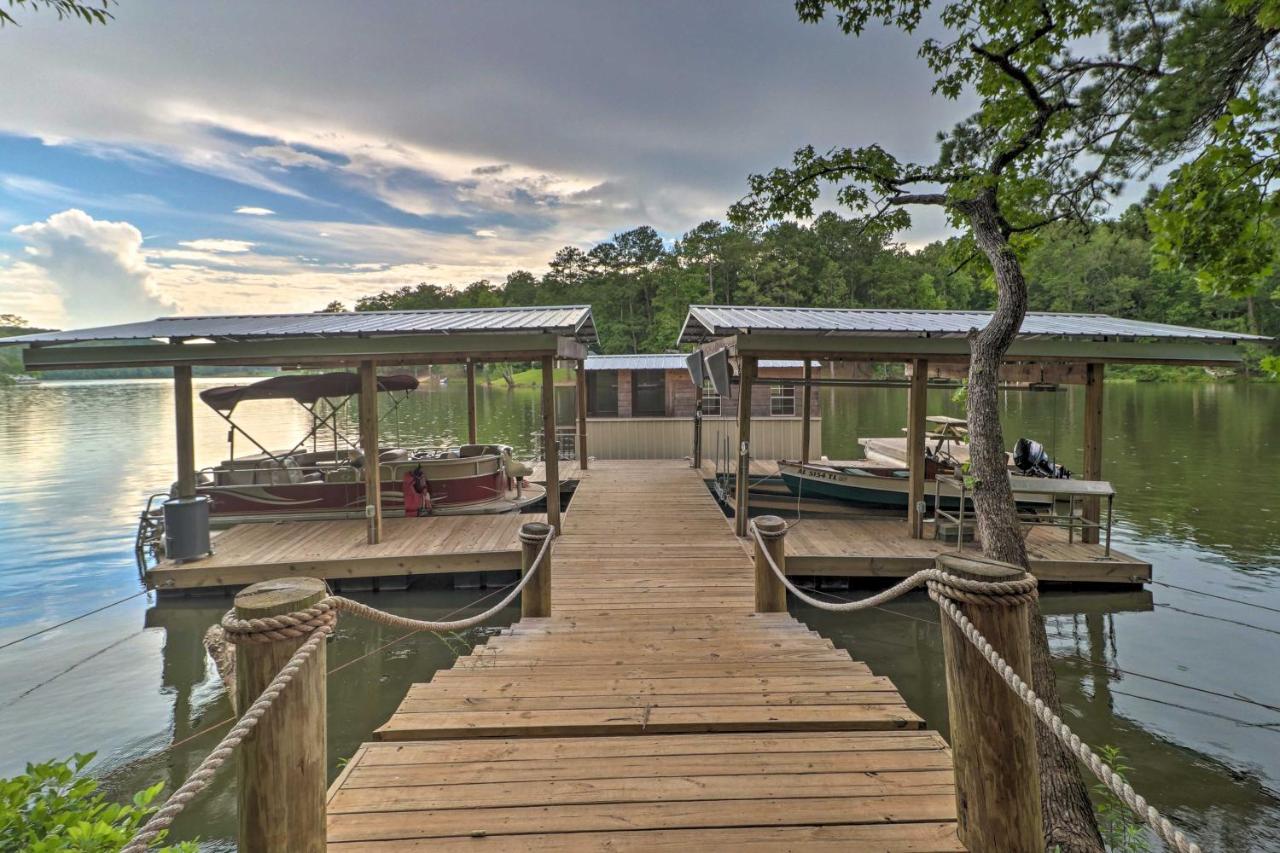 B&B Tallassee - Rustic-Chic Riverfront Home with Dock, Deck and Canoes - Bed and Breakfast Tallassee