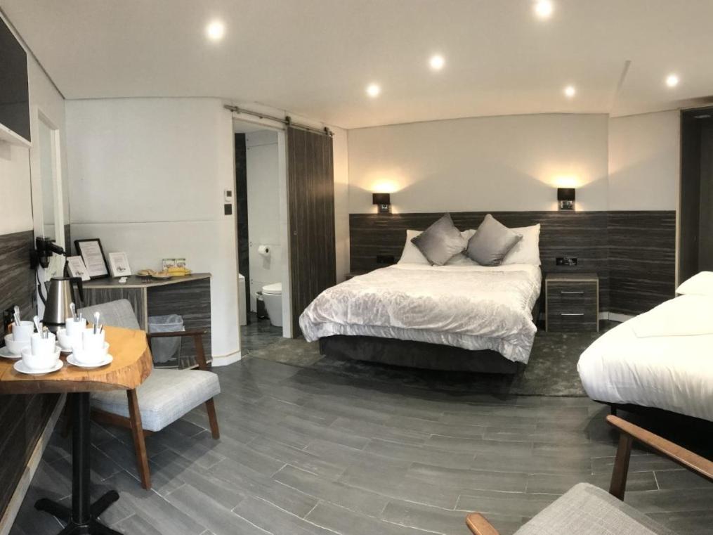Executive Kamer met 2 Queensize Bedden