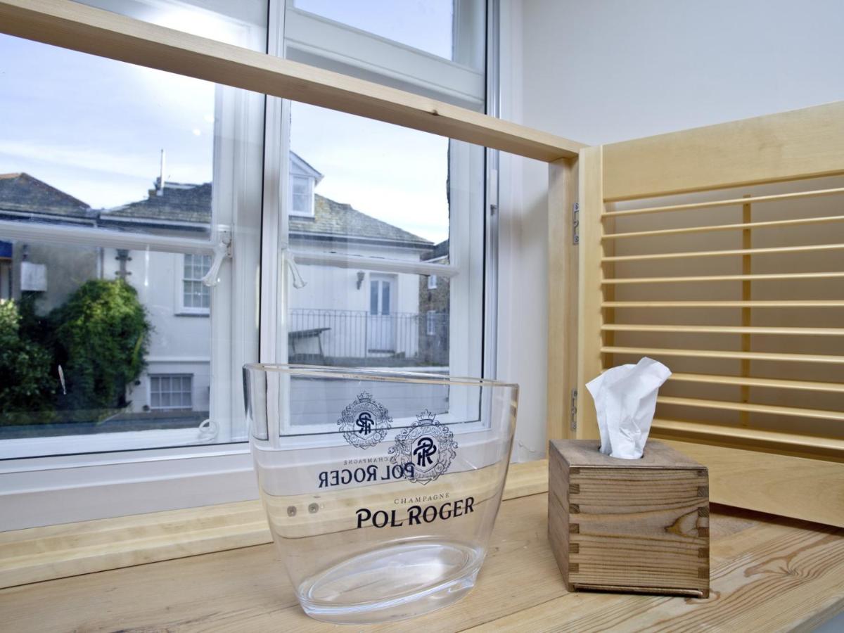 Vierbettzimmer mit Badewanne