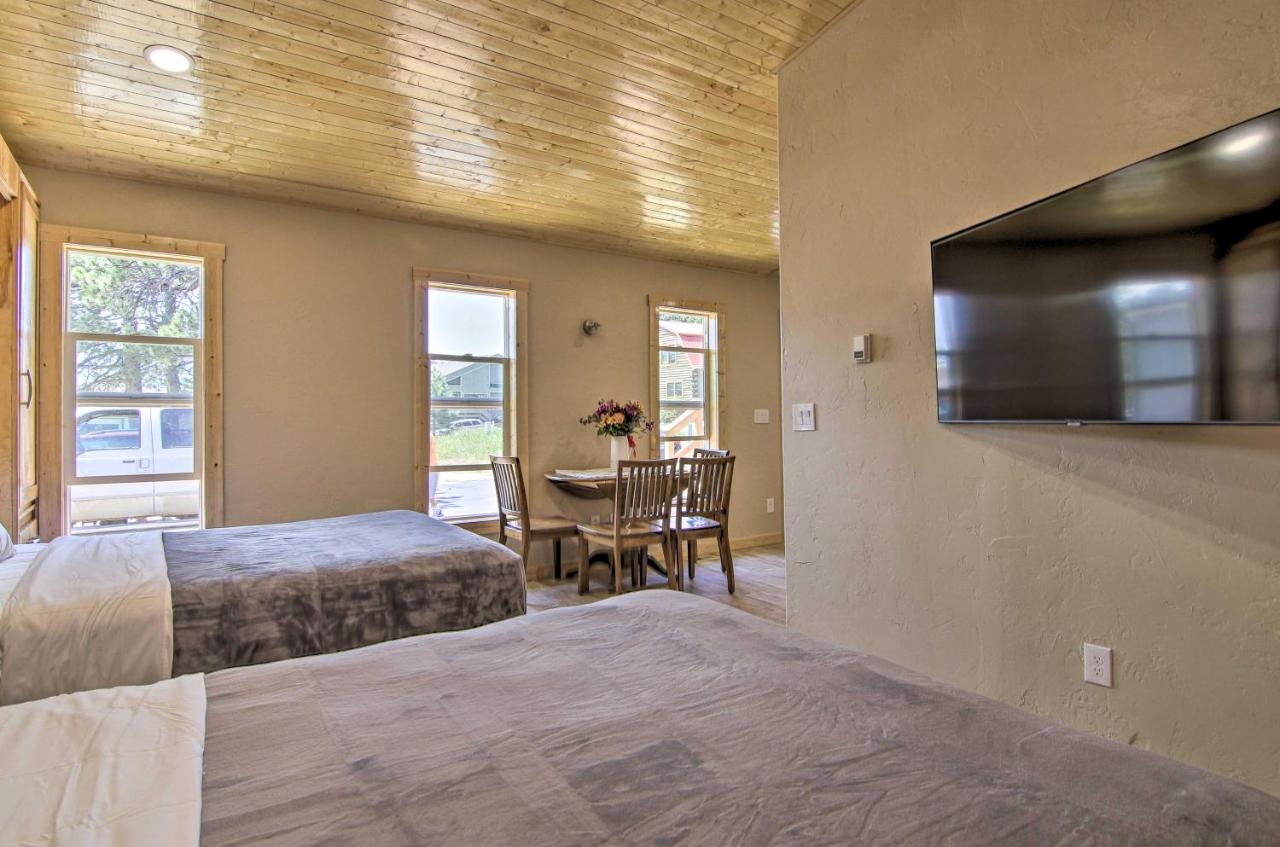 Mountain Cabin, Walk to DiningandMemorial Park! - Bed and Breakfast