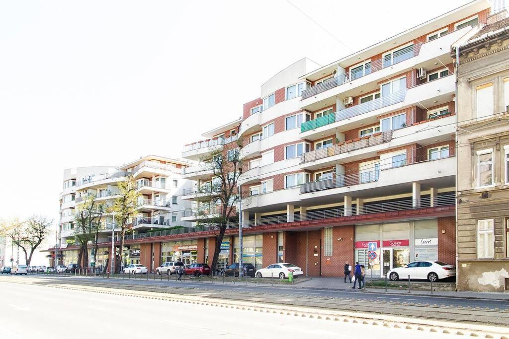 VIP MINI RESORT,Private Parking & Balcony - B&B Budapest