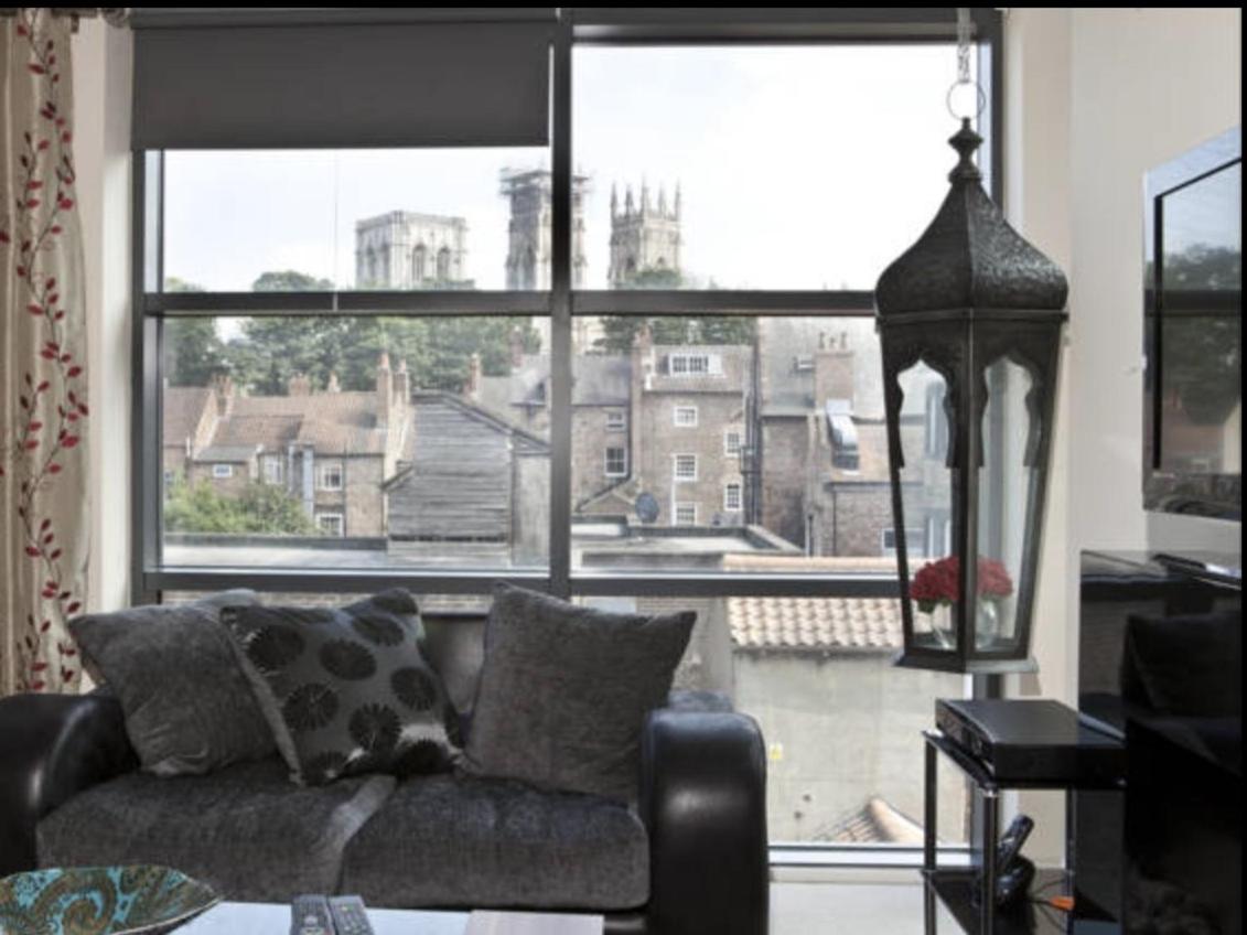 B&B York - Churchill Two Bedroom Apartments with Free Parking and The Minster view - Bed and Breakfast York