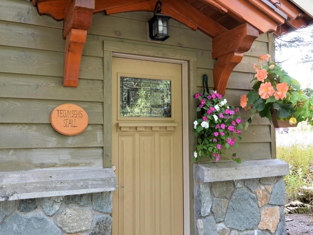 Carriage House Accommodations - B&B