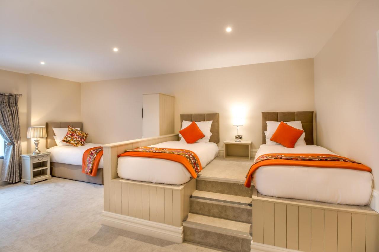 Deluxe Family Room