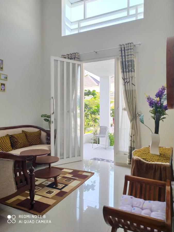 B&B Batu - Alysahouse - 2 Bedrooms, Dekat JTP3 - Bed and Breakfast Batu