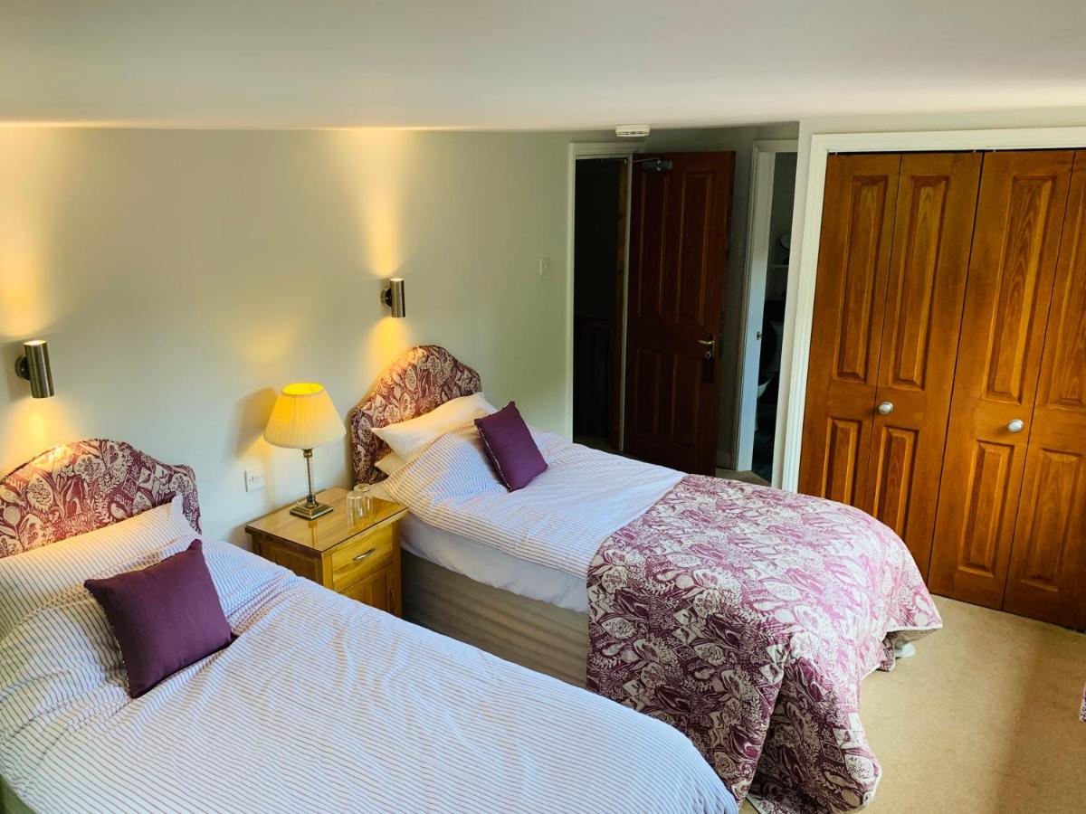 Twin Room with Shower