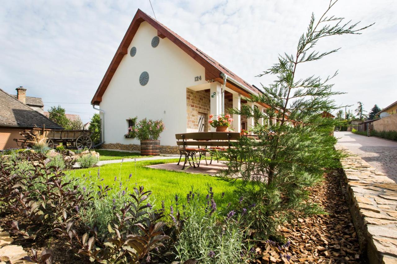 Bakony-Cinca Vendégház - B&B Szentgál