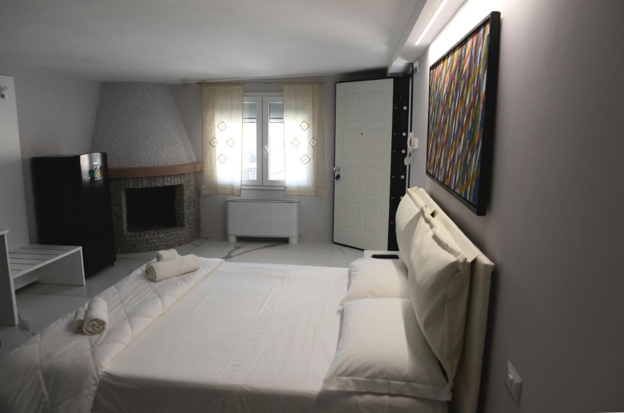 Kamer met Queensize Bed - (Via Piave 23)