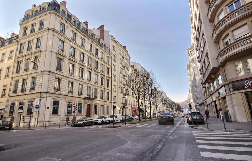 Lyon Superbe Appartement Parc Tête d'Or 95 M2 Clim Parking - Bed and Breakfast