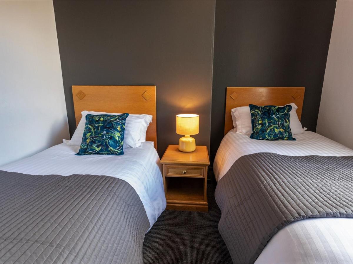 Twin Room with Shared Bathroom