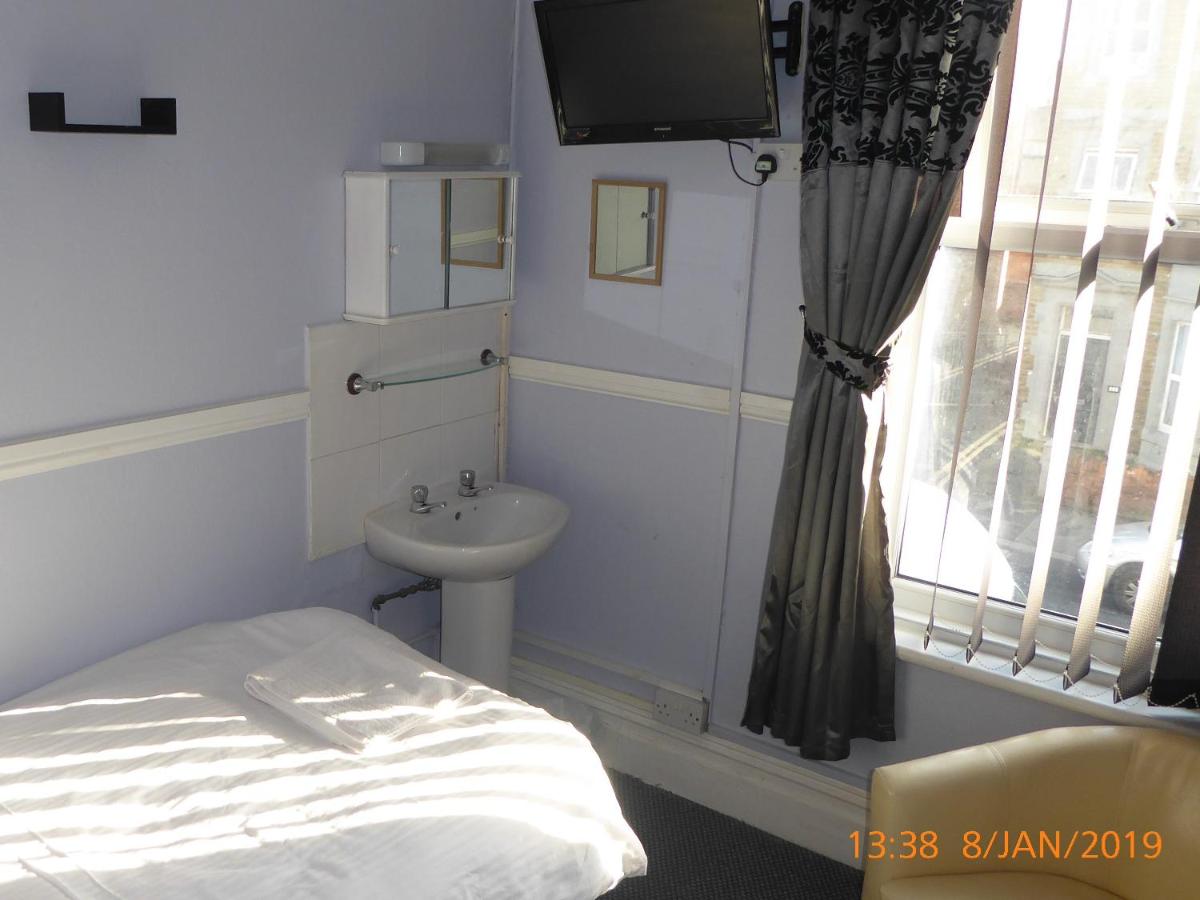 Standard Einzelzimmer mit Gemeinschaftsbad