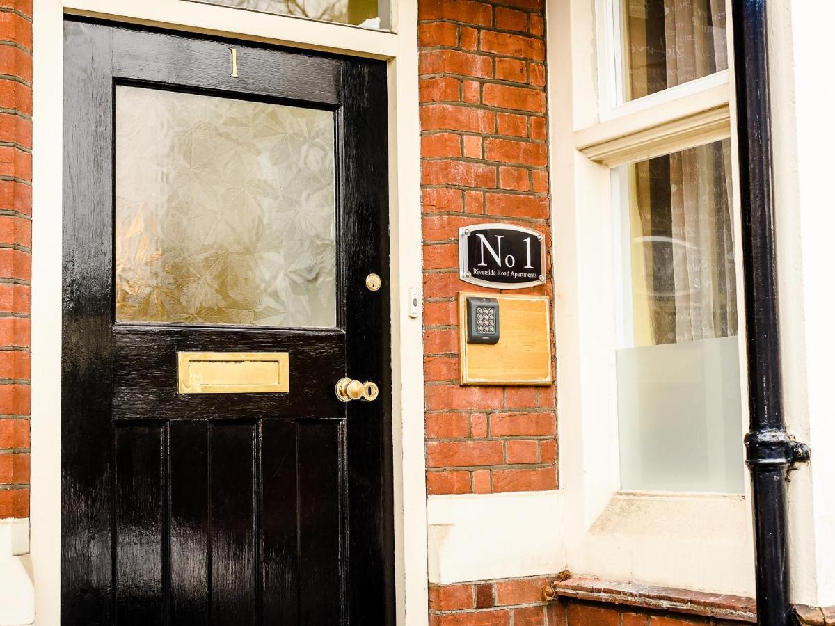 1 Riverside Apartments - Bed and Breakfast