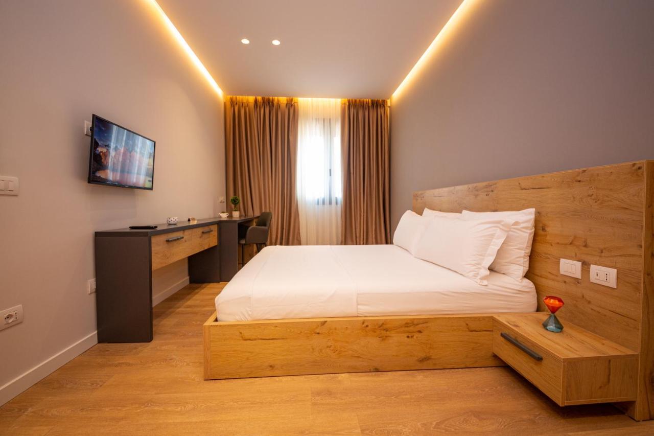 One-Bedroom Apartment with Balcony - No 1