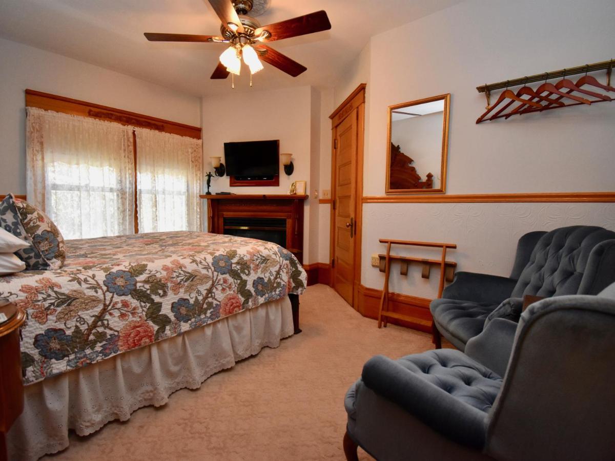 Standard Queen Room
