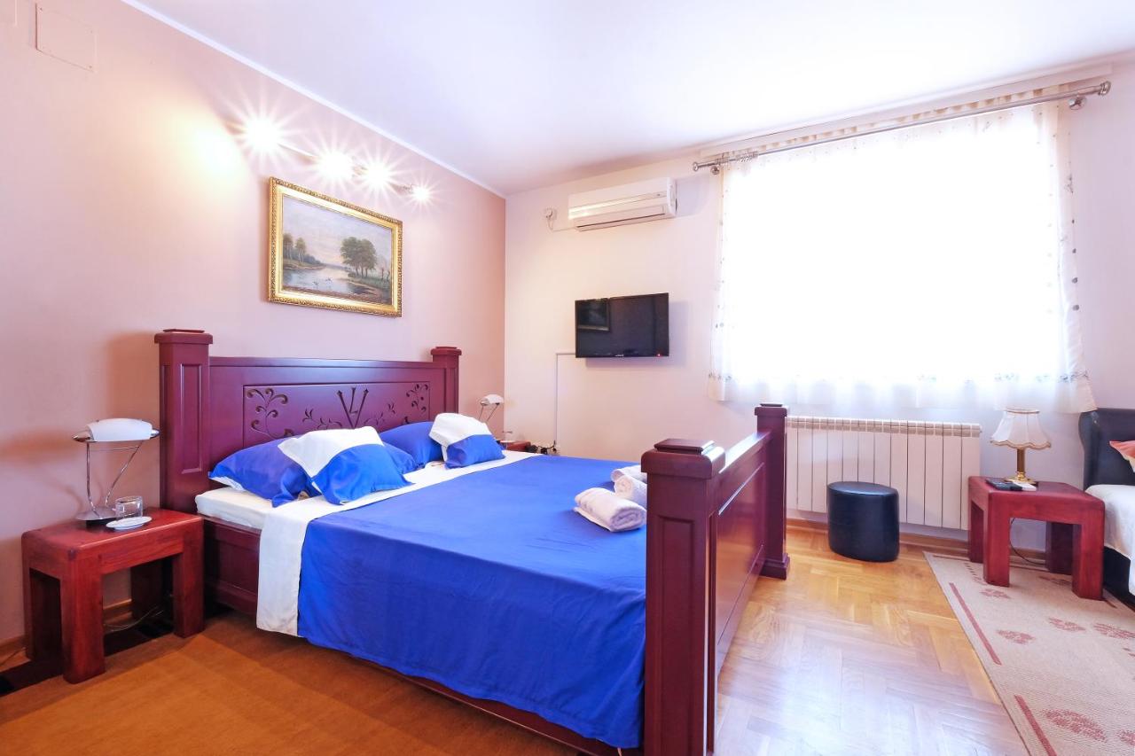 Dreibettzimmer mit Balkon