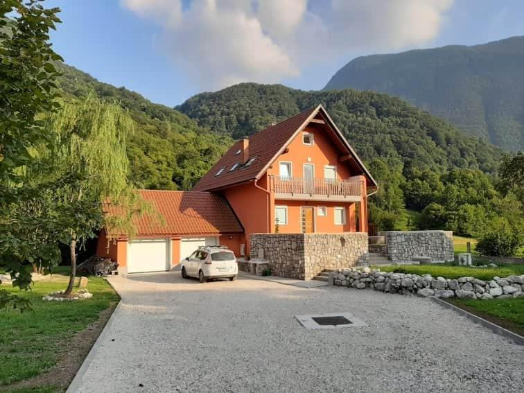 Počitniška hiša Nad Sočo - Chambres d’hôtes Bovec