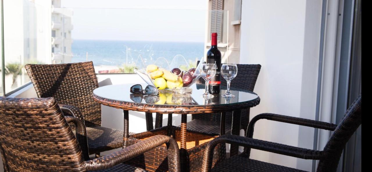 B&B Larnaca - Brand new Lux apartment Mackenzie - Bed and Breakfast Larnaca