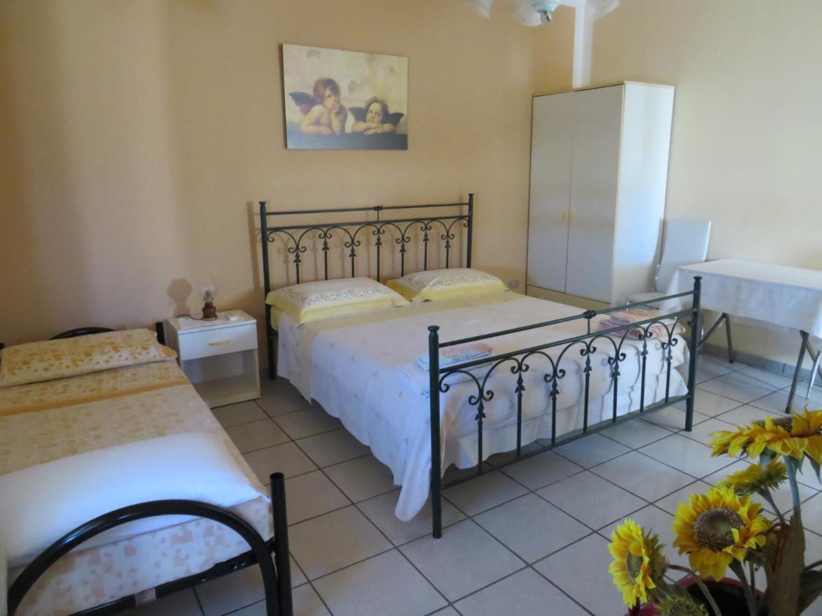 Deluxe Room (2 Adults + 1 Child)