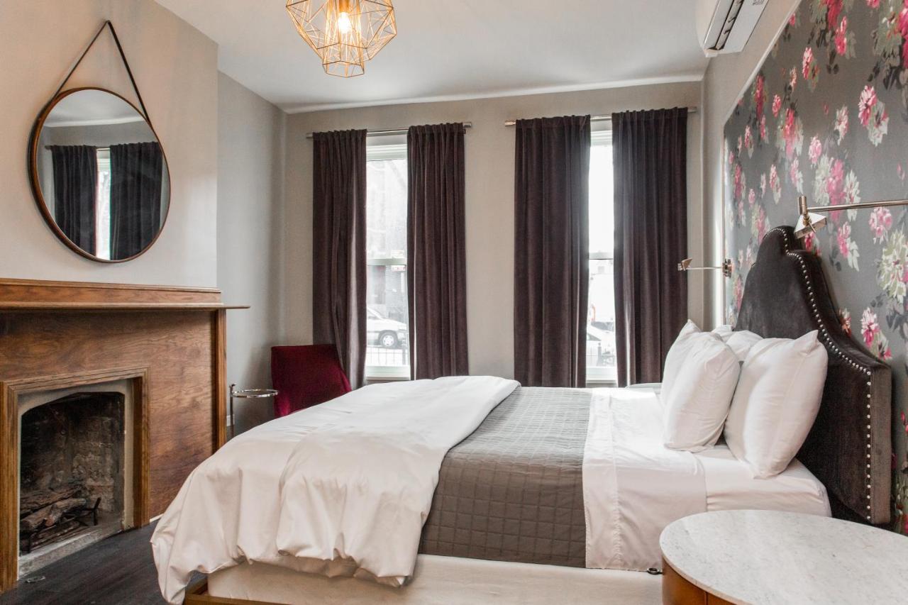 Zimmer mit Kingsize-Bett