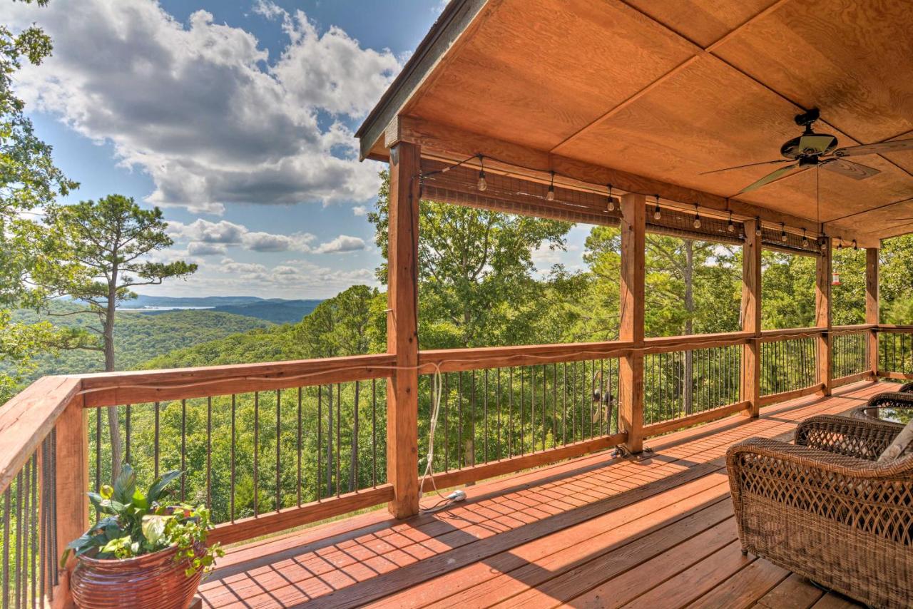 Spacious Log Cabin with Fire Pit and Game Room! - Bed and Breakfast