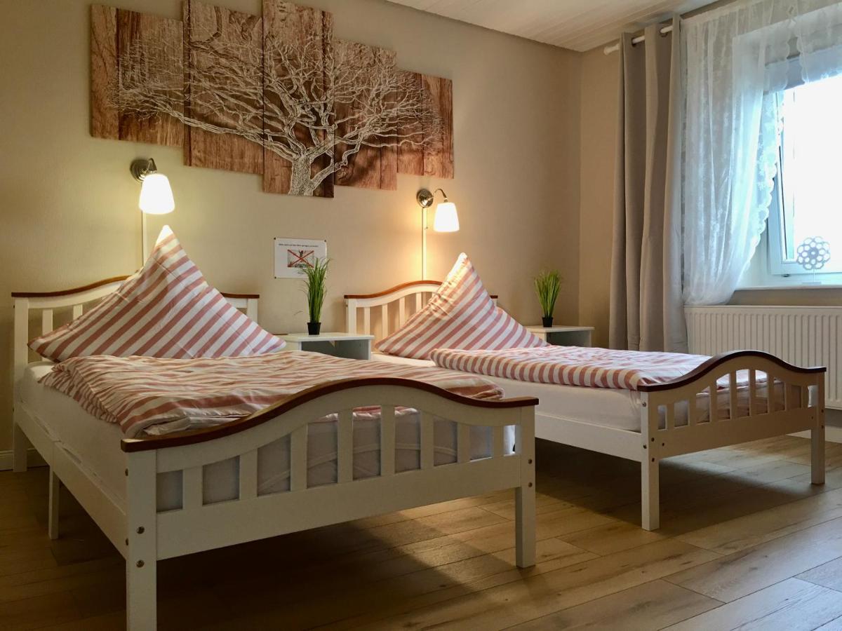 B&B Merzig - Palminas Ferienwohnung OG - Bed and Breakfast Merzig