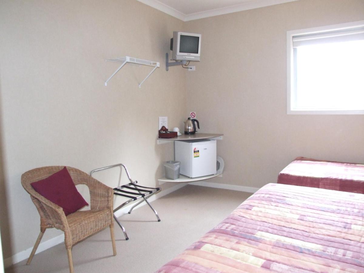 Queen Room with Shared Bathroom