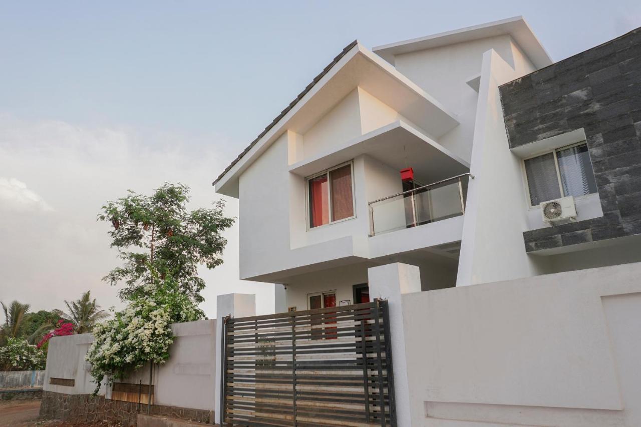 B&B Lonavla - Aum Villa with Pool - Bed and Breakfast Lonavla