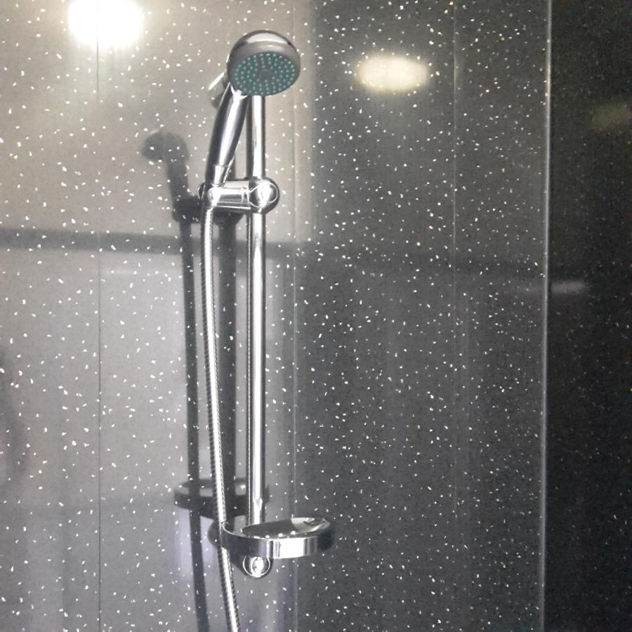 Tweepersoonskamer met 2 Aparte Bedden en Uitzicht op Zee