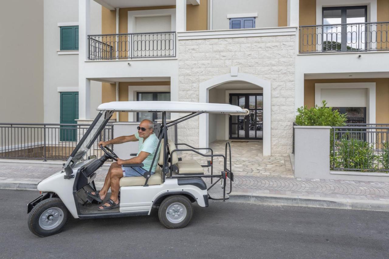 Lustica Apartments Central - B&B Teodo