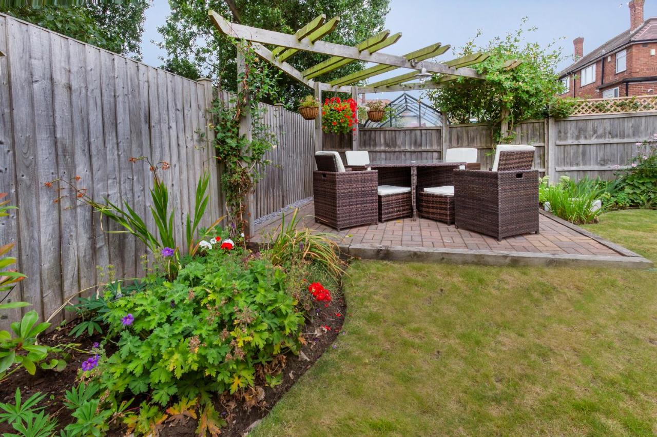 Woodlea House with Hot tub with Free Parking - Chambres d’hôtes York