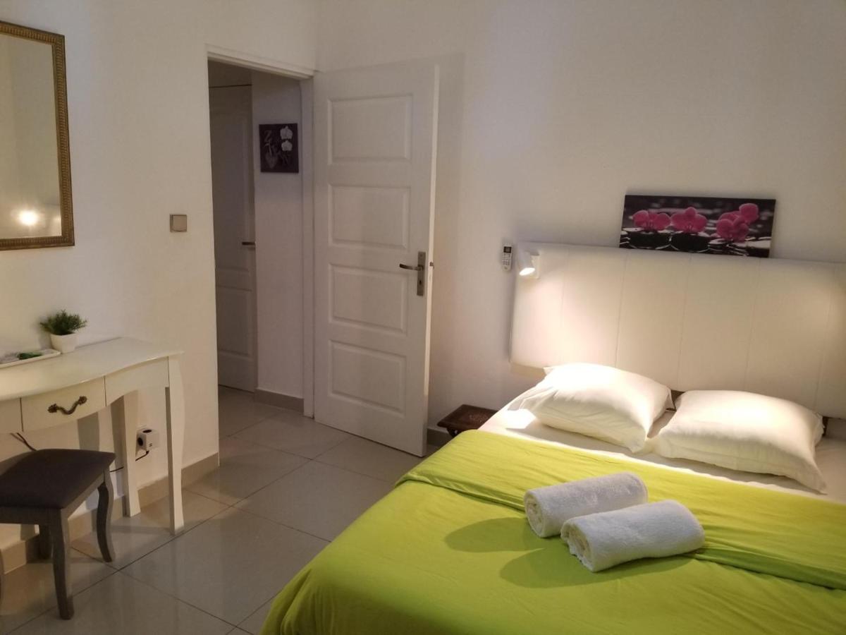 Chambre Double - Vue sur Piscine