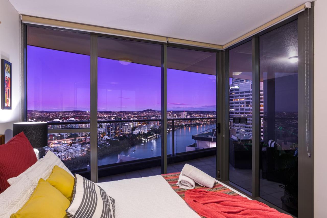 B&B Brisbane - African Escape on Level 38 - Balcony with Views - Bed and Breakfast Brisbane