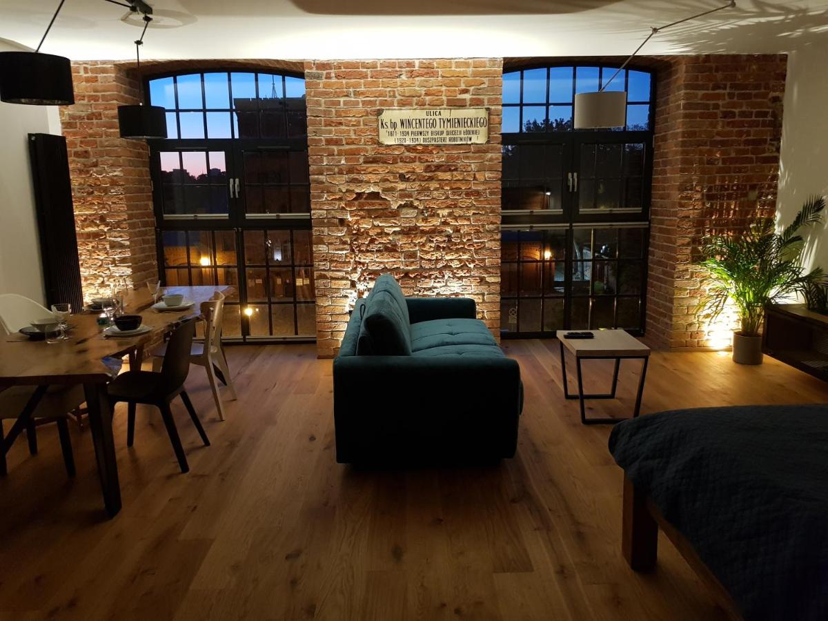 Deluxe Studio
