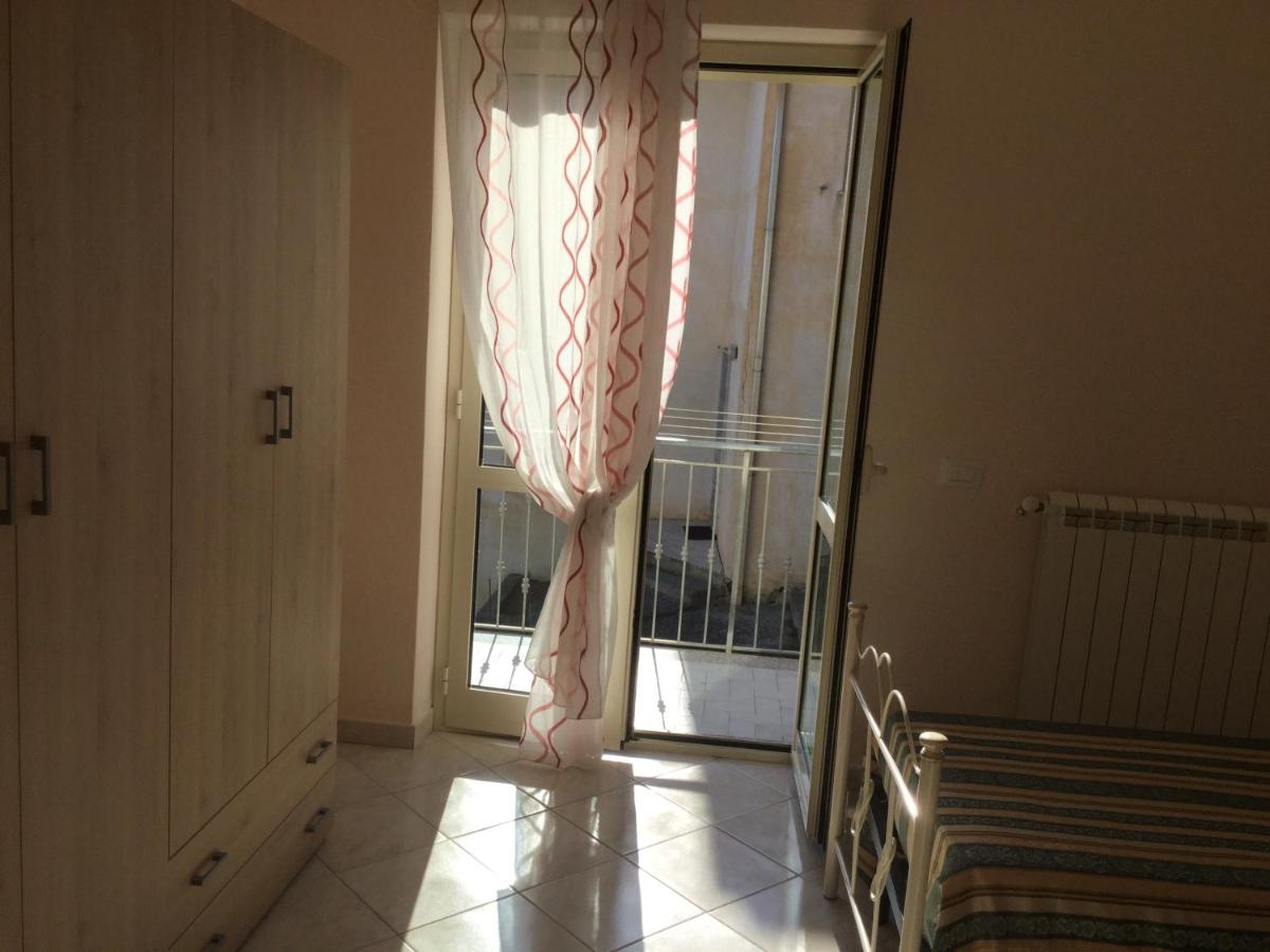 Confortevole e Luminoso Appartamento 100mq a Falerna con Vista sul Paese e sul Promontorio con Free WiFi Free Parking e Smart TV - Chambres d'hôtes Falerna
