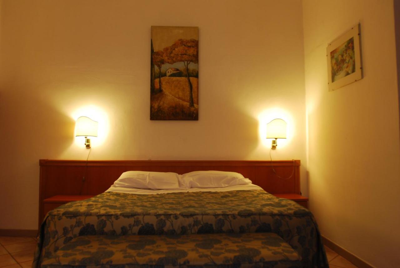 Double Room (Via Teobaldi, 2)