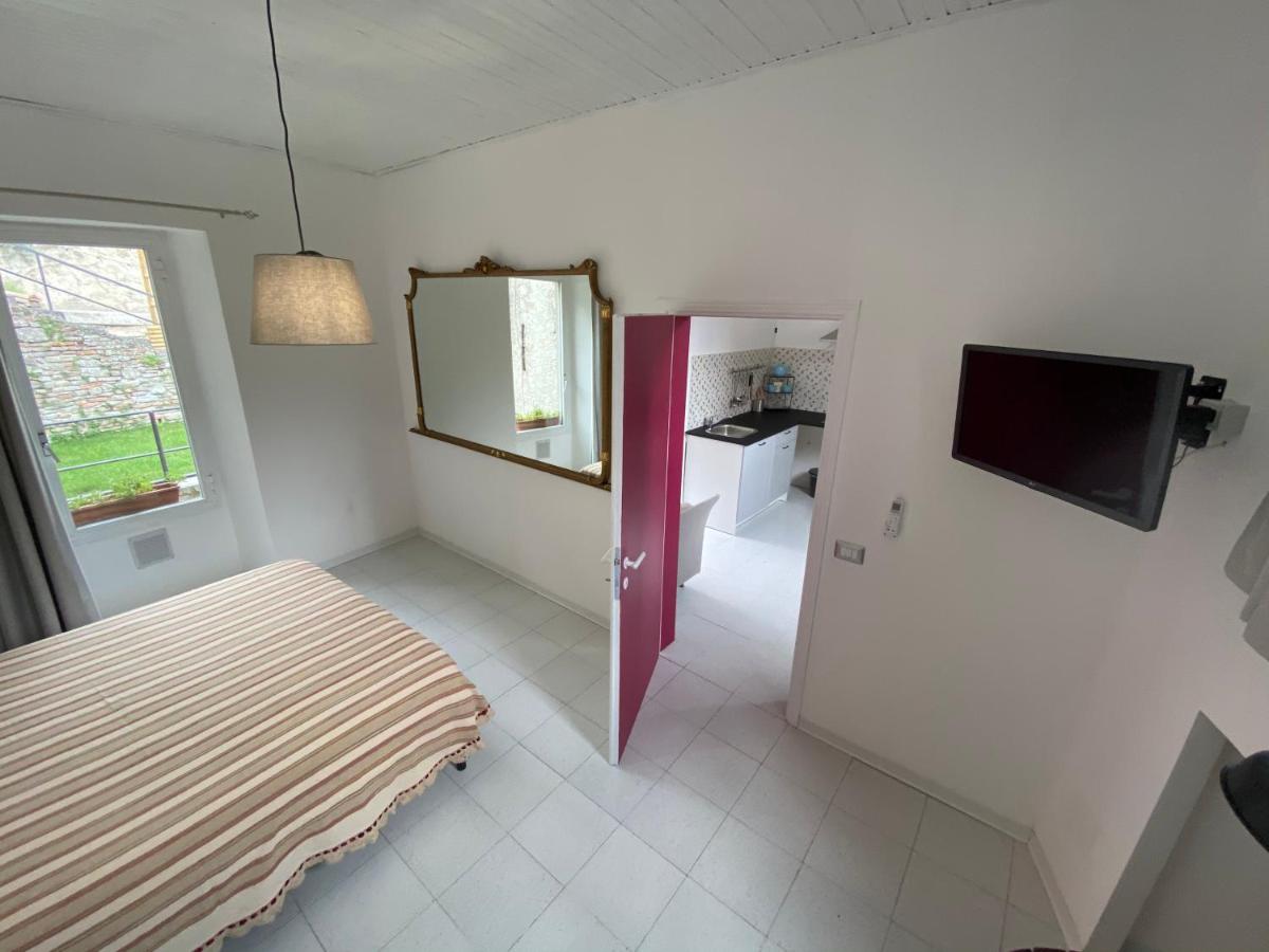 Kamer met Queensize Bed en Uitzicht op de Tuin