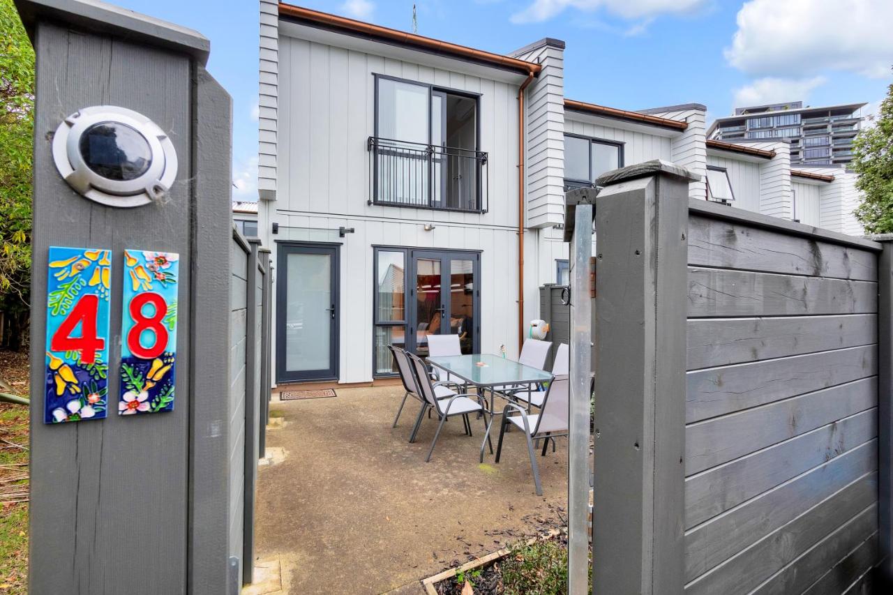 Greenwich Townhouse with Parking and Air-Con - B&B Auckland